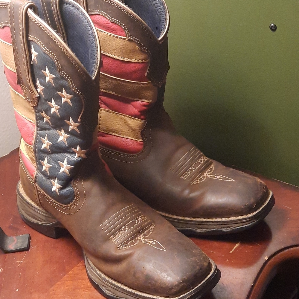 Womens size 9 Ariat boots (Durango)